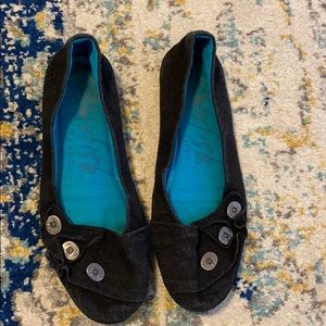 Blowfish flats buttons